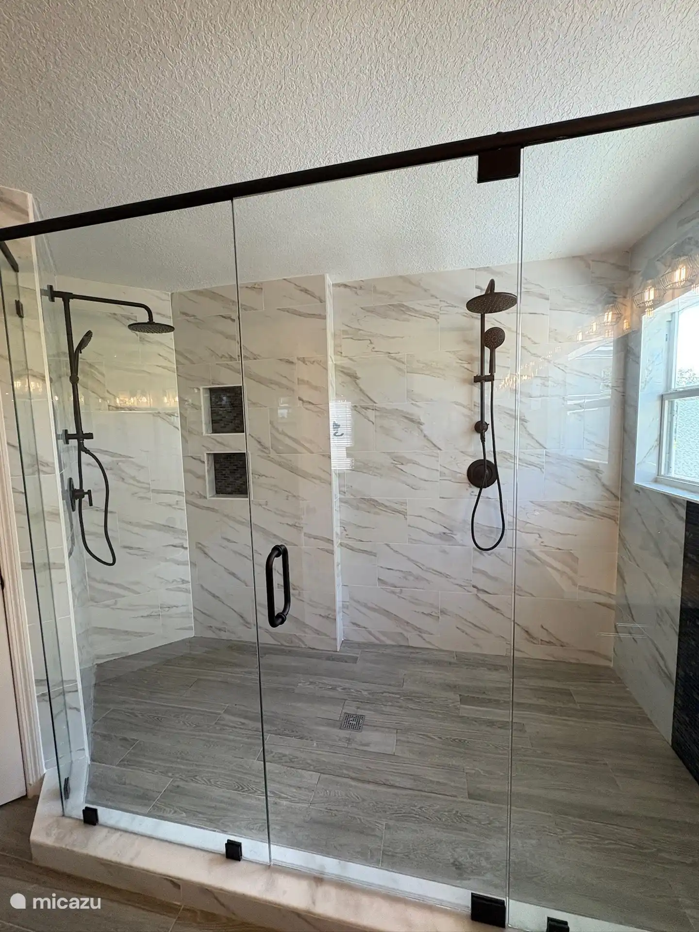 Renoviertes Badezimmer im Hauptschlafzimmer (24. September)