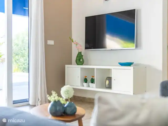 La Casa Azul *Mucha privacidad* en Curazao, Bandabou (oeste), Fontein - villa Smart TV Sala de estar