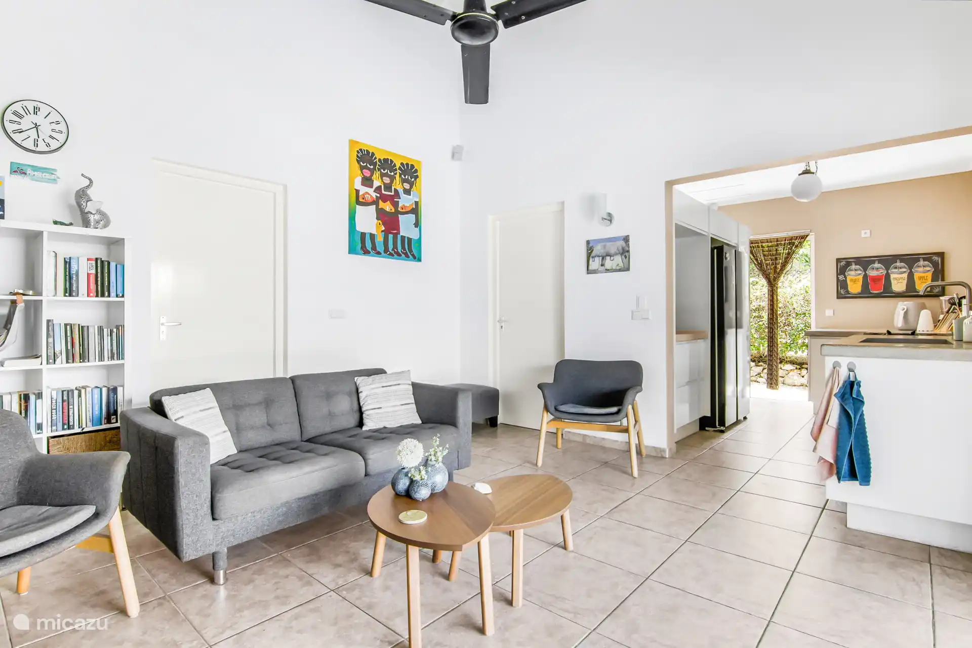 Salon donnant sur la terrasse extérieure