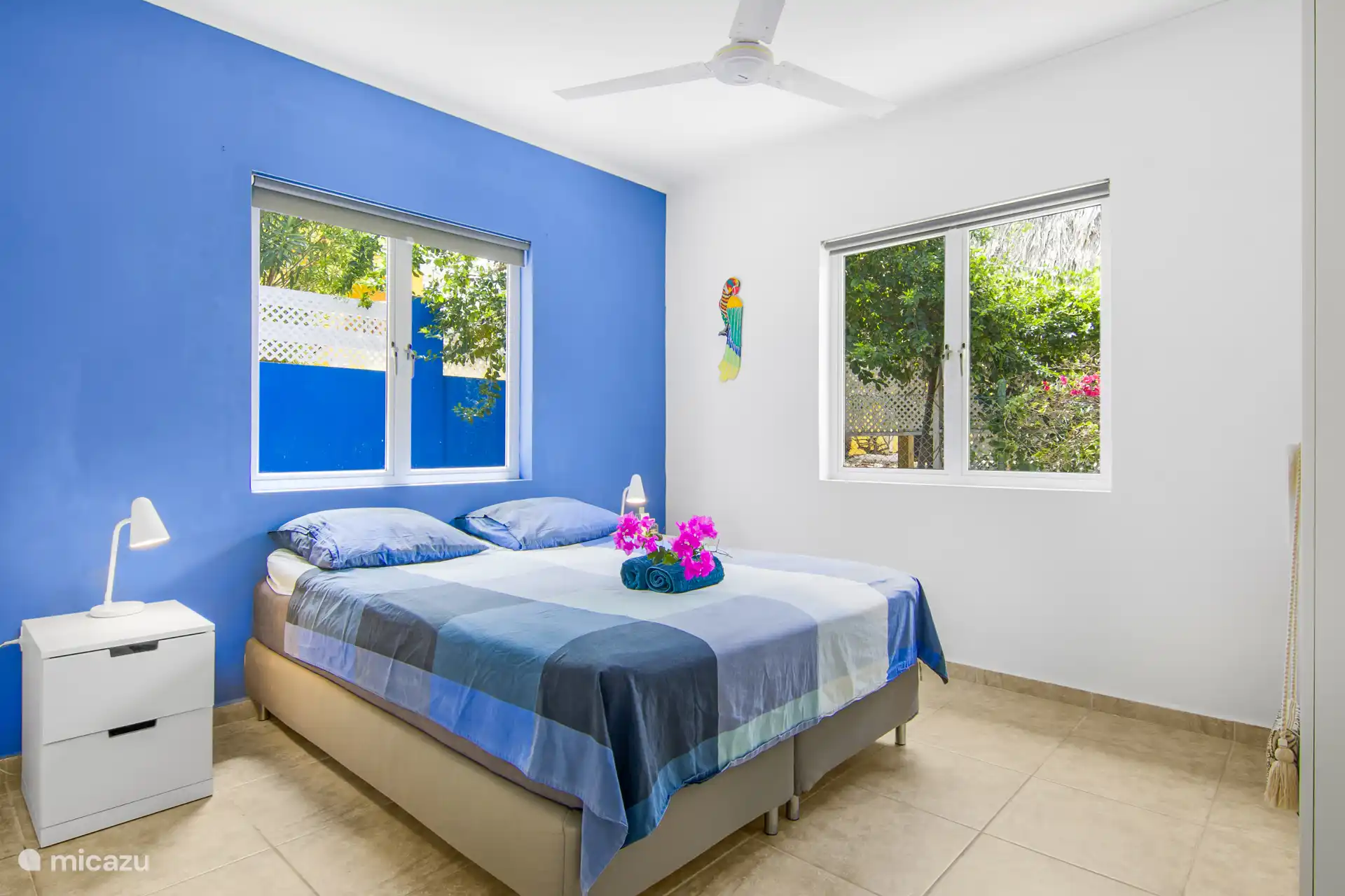 Chambre principale avec salle de bain attenante