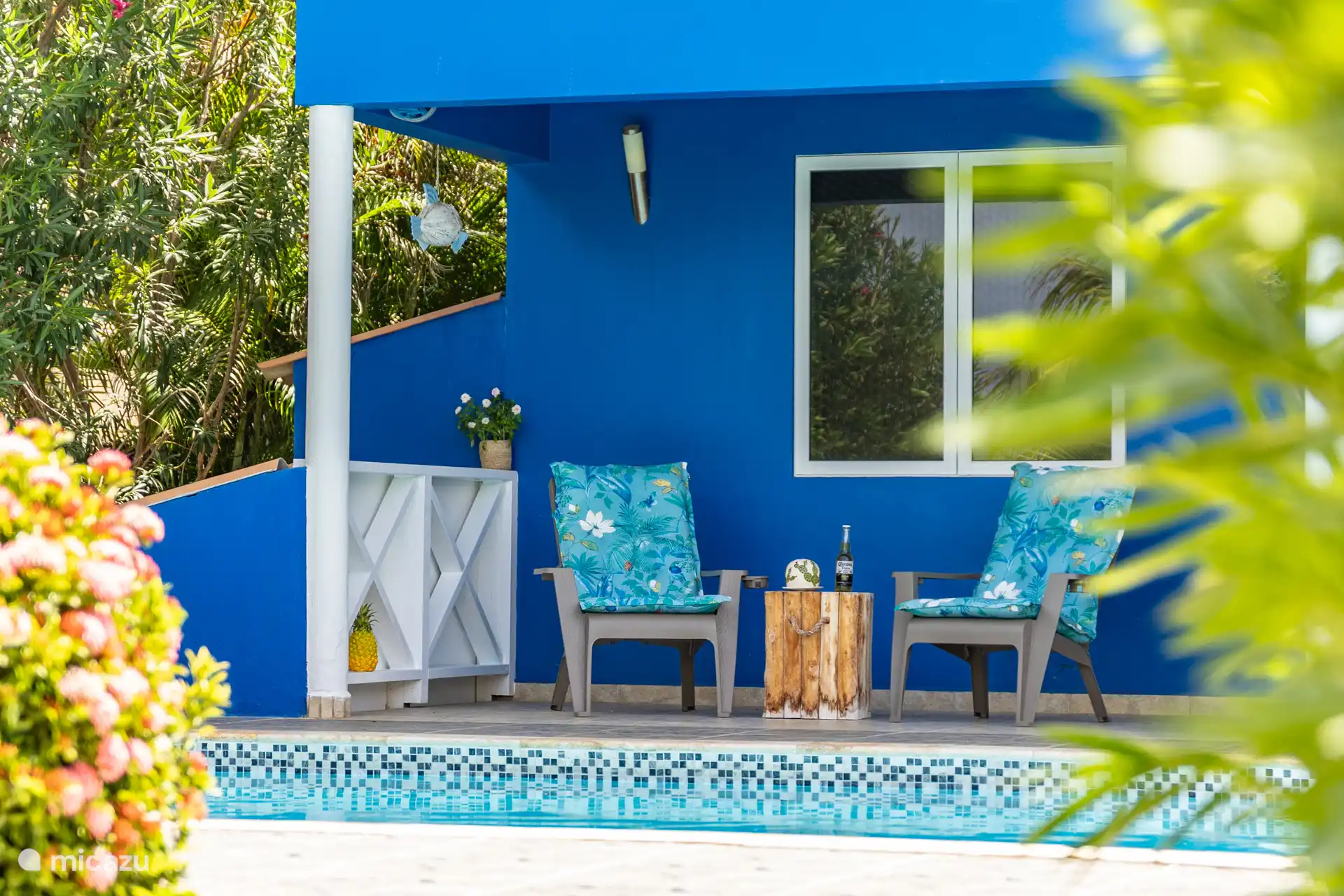 S’asseoir au bord de la piscine