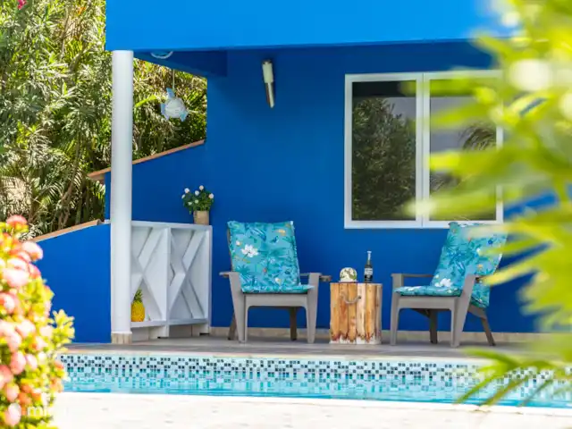 La Casa Azul *Mucha privacidad* en Curazao, Bandabou (oeste), Fontein - villa Asiento junto a la piscina