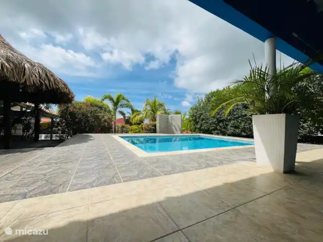 La Casa Azul *Mucha privacidad* en Curazao, Bandabou (oeste), Fontein - villa ¡Cubierta de la piscina!