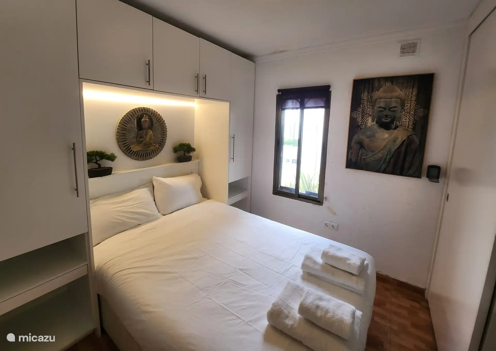 Excellent bed, plenty of closet space with space around the bed for the suitcase and the pillows for the terrace