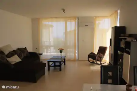 Vakantiehuis Bulgarije, Zwarte Zeekust, Byala appartement Perla Manor living