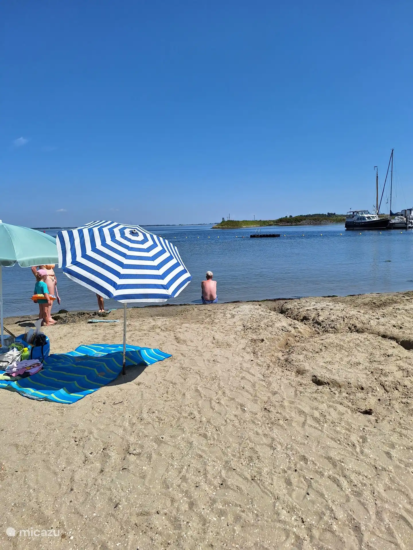 No te apetezca ir a la playa del Mar del Norte, a 600 metros de distancia en el Grevelingenmeer.