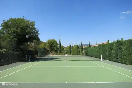 Vakantiehuis Frankrijk, Provence, Aups villa La Belle Het tennisveld ligt klaar voor gebruik.
