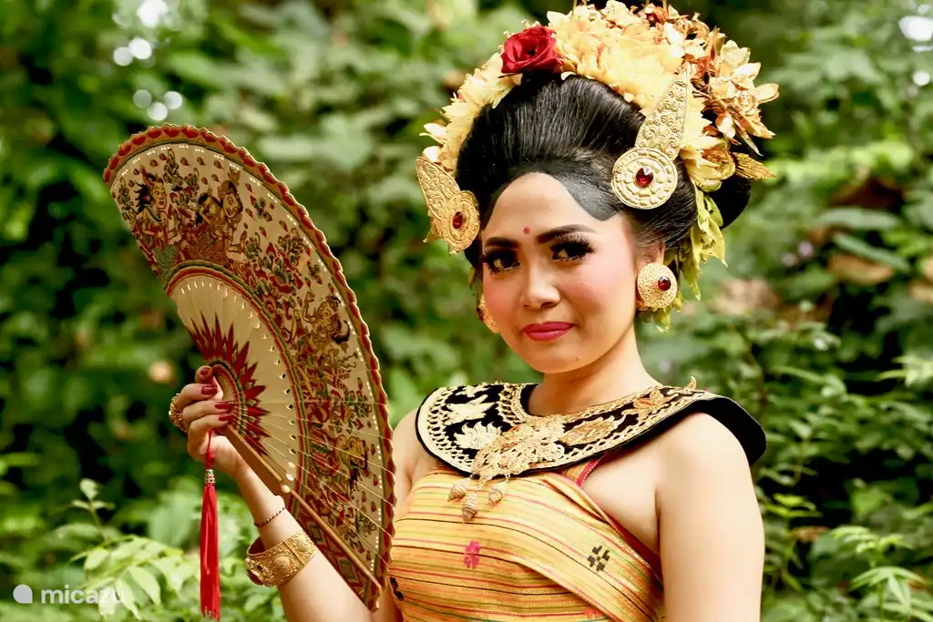 Hochzeit vor der Hochzeit in Sangeh. In der Nähe von Ubud. Nur am Sonntag.