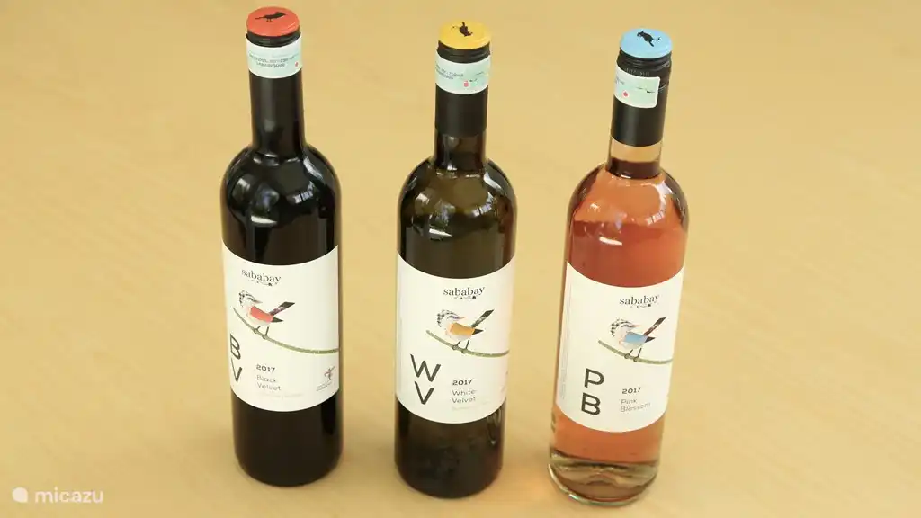 Erhältlich in der Villa Sababay Rot - Weiß- und Rosewein. Köstlicher Wein von zu Hause aus