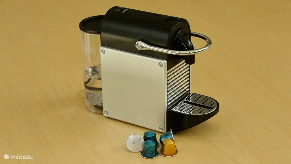 Die Villa verfügt über eine Nespresso-Maschine. Bringen Sie Ihre eigenen Kaffeetassen mit oder bestellen Sie diese bei den Mitarbeitern der Villa.