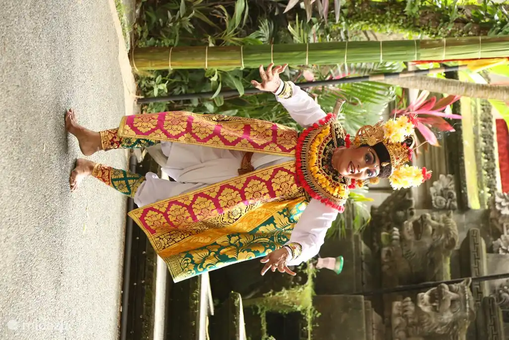 Balinesische Tänze sind mit Symbolen und Mitteln versehen, um die bösen Geister zu vertreiben.