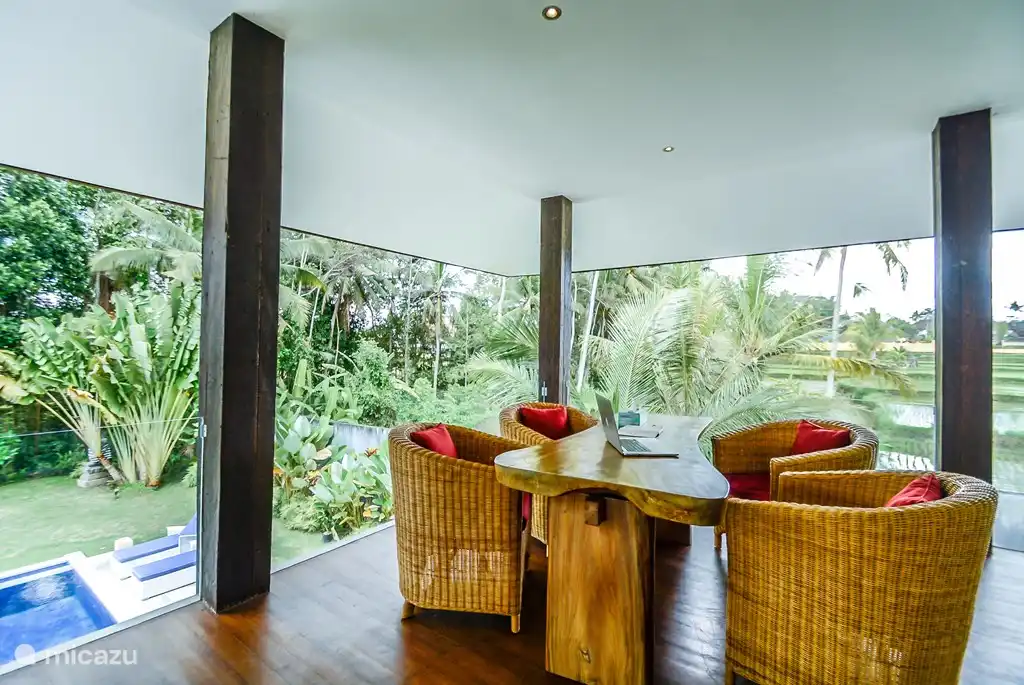 Arbeitsplatz auf dem Balkon