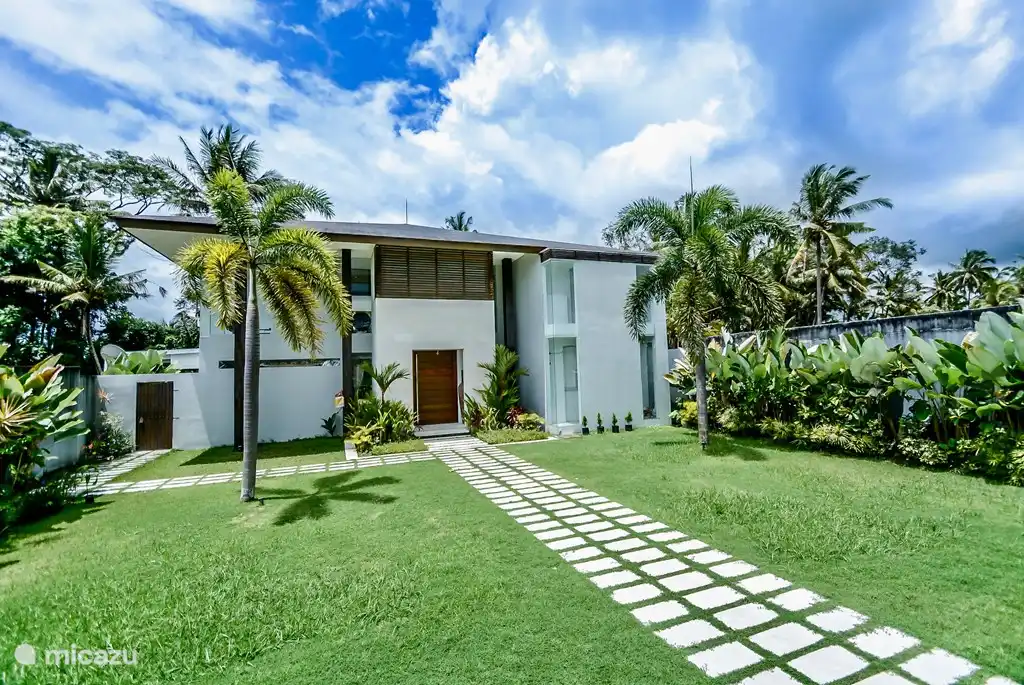 Vorderansicht mit Eingang