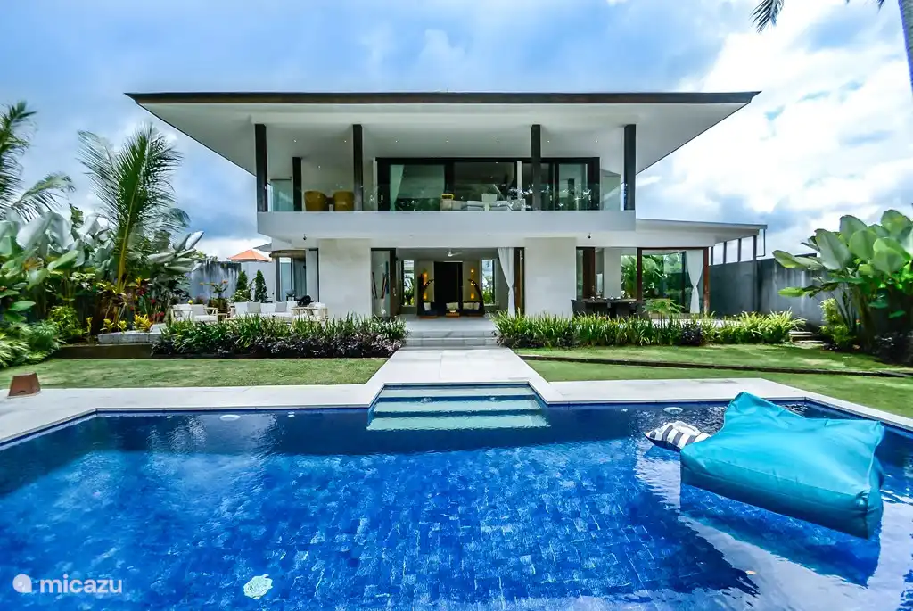 Blick auf die Villa.