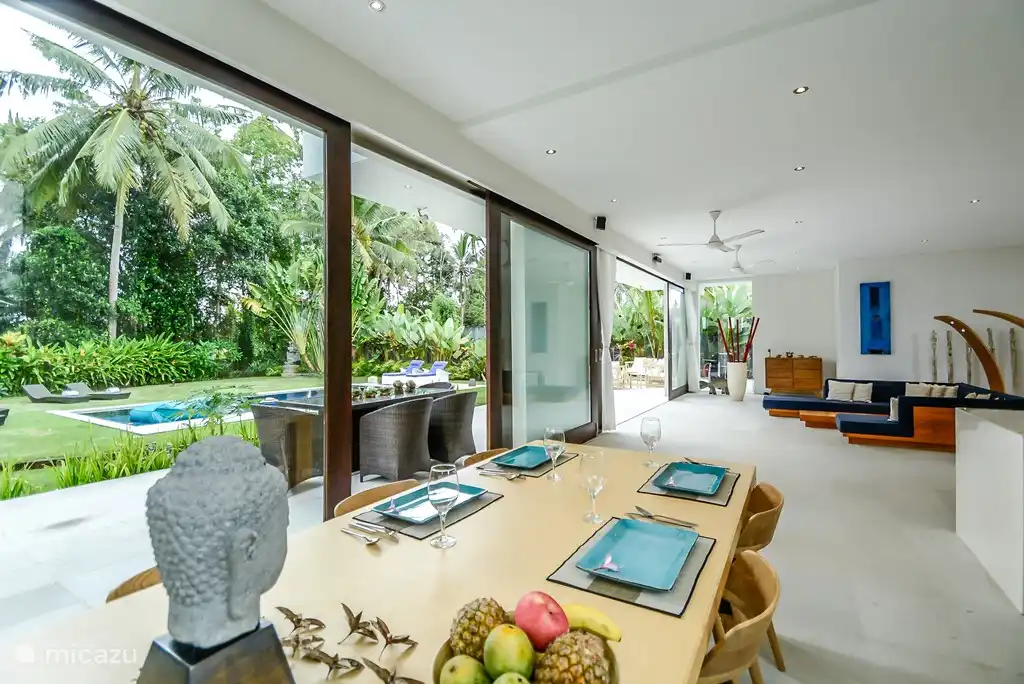 Geräumiges Zimmer mit Terrasse.