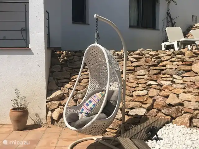 Casa Sa Riera en España, Costa Brava, Begur - villa Hamaca junto a la piscina