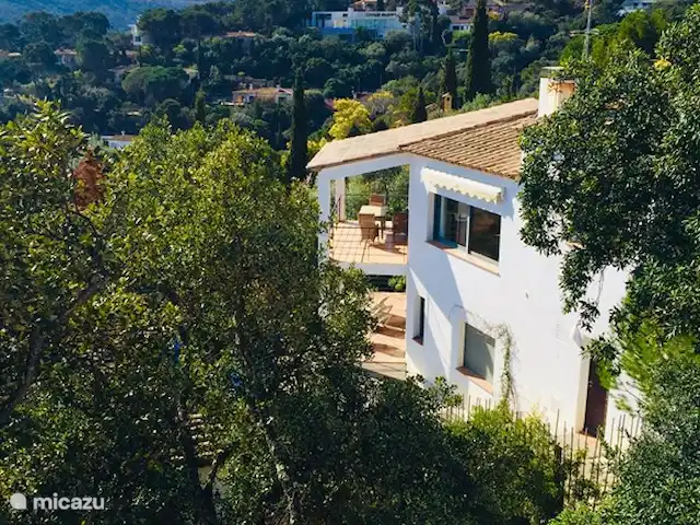 Casa Sa Riera en España, Costa Brava, Begur - villa Mucha vegetación alrededor de la casa de vacaciones ofrece la máxima privacidad.
