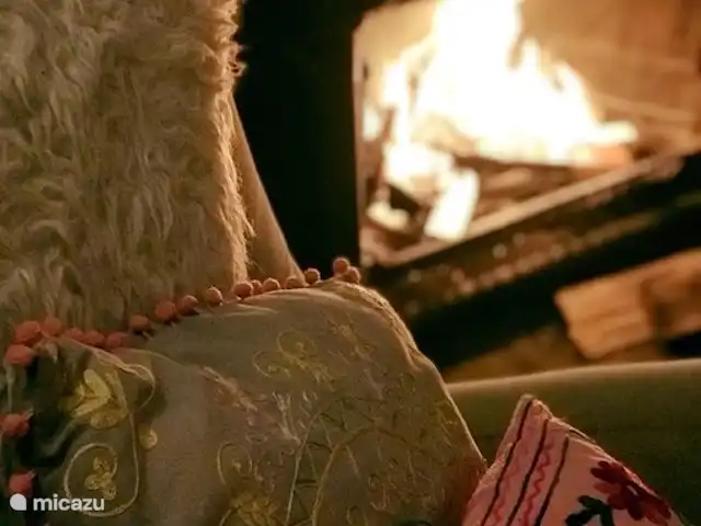 Casa Sa Riera en España, Costa Brava, Begur - villa La acogedora chimenea está encendida en la sala de estar...