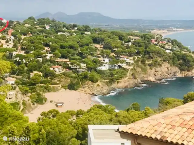 Casa Sa Riera en España, Costa Brava, Begur - villa La casa de vacaciones se encuentra a unos 900 metros de la bahía de Sa Riera y se puede llegar a pie en 10 minutos.