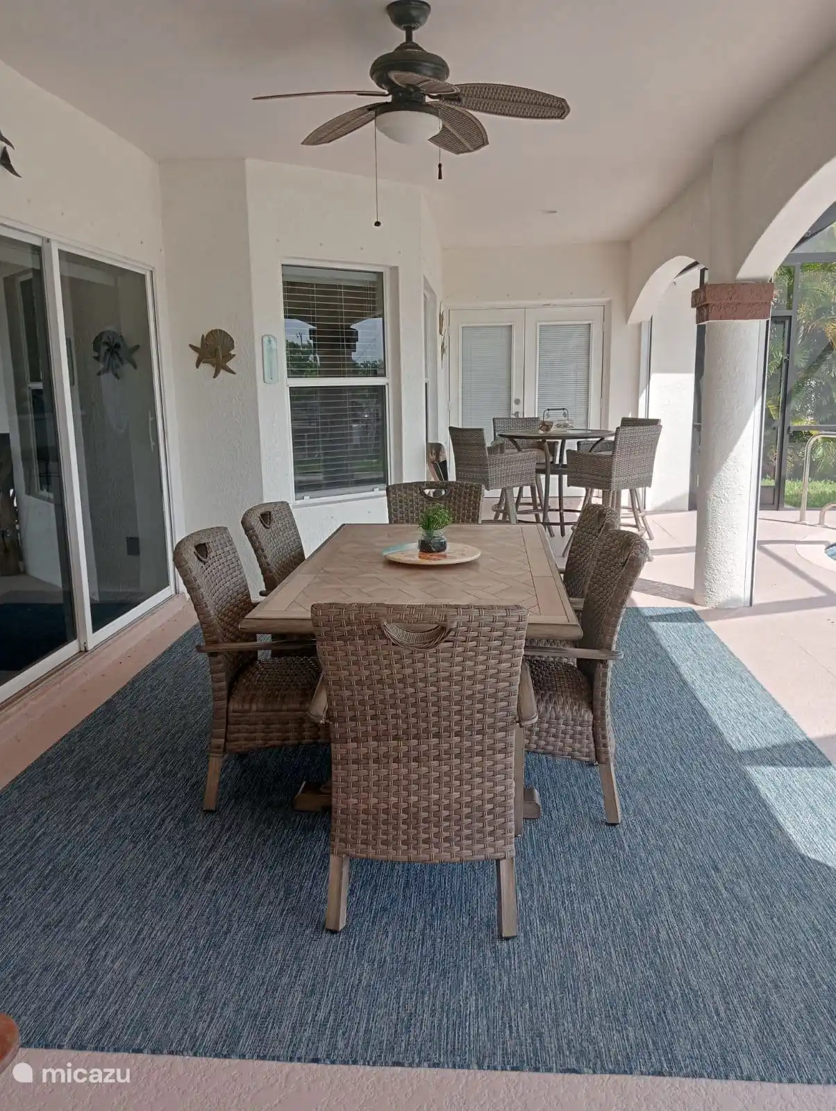 überdachte Terrasse