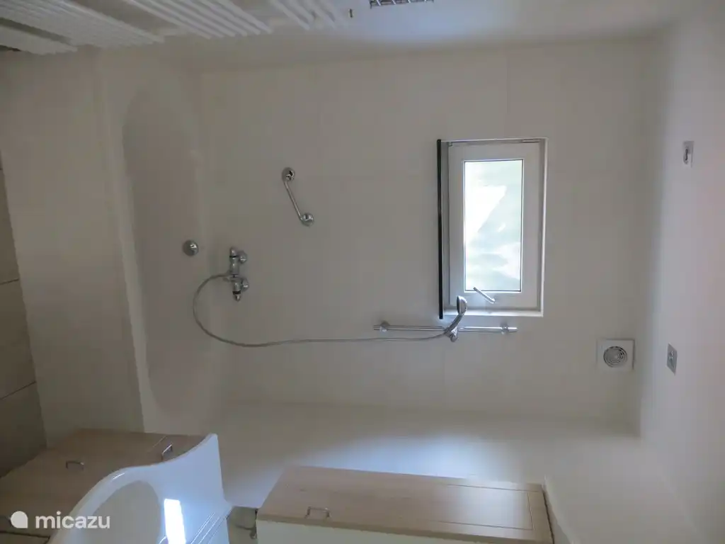 Badezimmer unten im Schlafzimmer