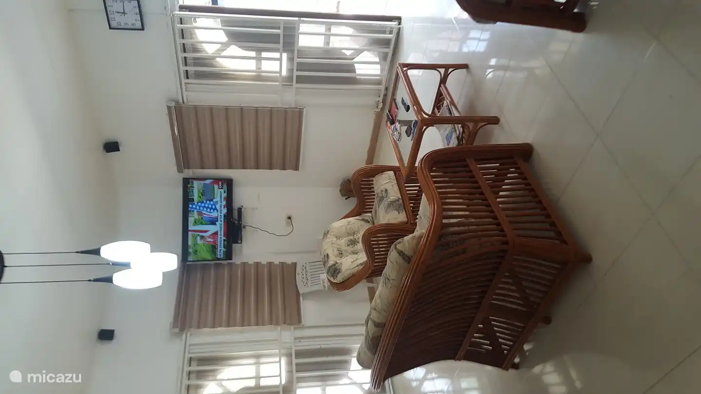 Sala, TV 43#, disponible para alquiler a partir de 2 personas