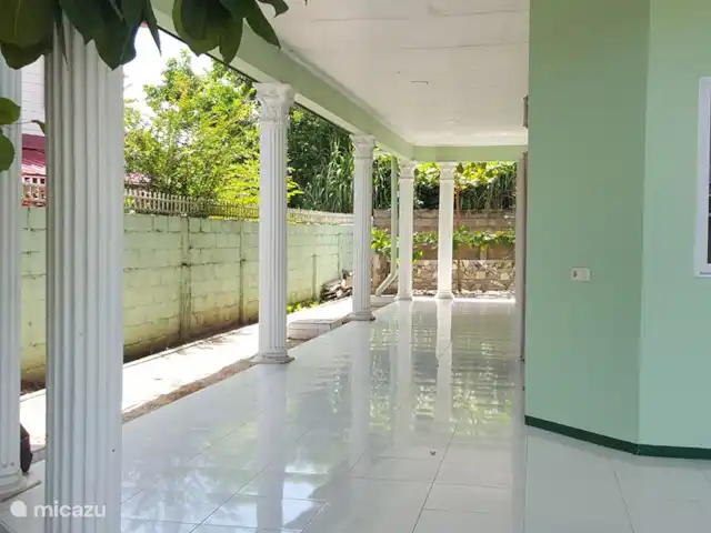 Location de Vacances Suriname, Paramaribo, Paramaribo, bungalow - Mi Dren Large terrasse tout autour