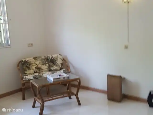 Location de Vacances Suriname, Paramaribo, Paramaribo, bungalow - Mi Dren Chambre parentale, coin salon, disponible à la location à partir de 2 personnes