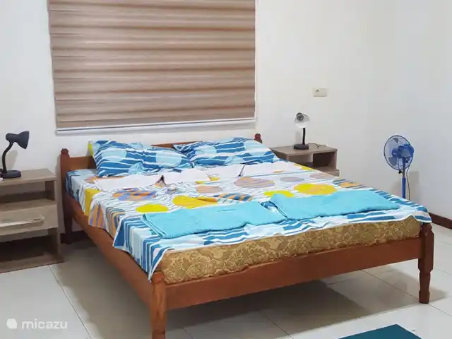 Location de Vacances Suriname, Paramaribo, Paramaribo, bungalow - Mi Dren Deuxième chambre avec un lit double, disponible à la location à partir de 4 personnes