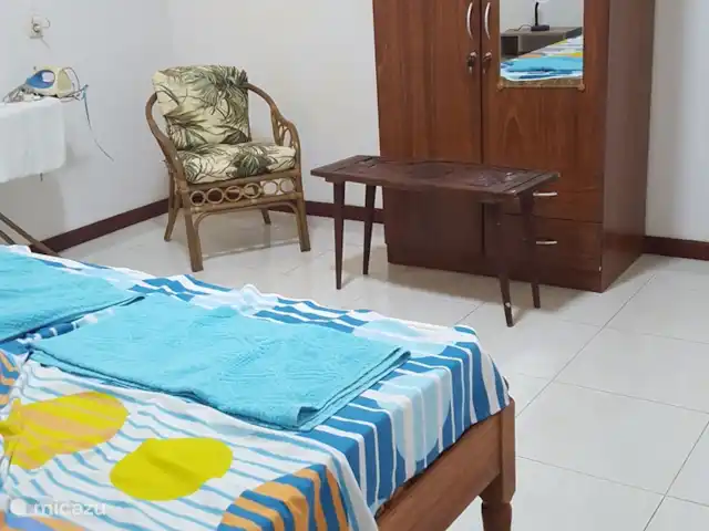 Location de Vacances Suriname, Paramaribo, Paramaribo, bungalow - Mi Dren Deuxième chambre, coin salon, disponible à la location à partir de 4 personnes