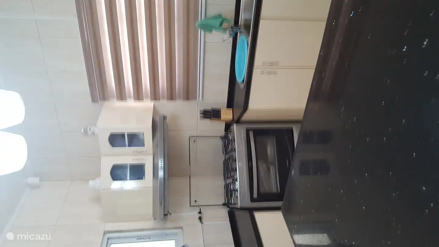 Cocina con estufa, disponible para alquiler a partir de 2 personas