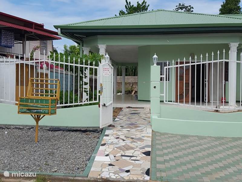 Vakantiehuis Suriname, Paramaribo, Paramaribo Bungalow Mi Dren