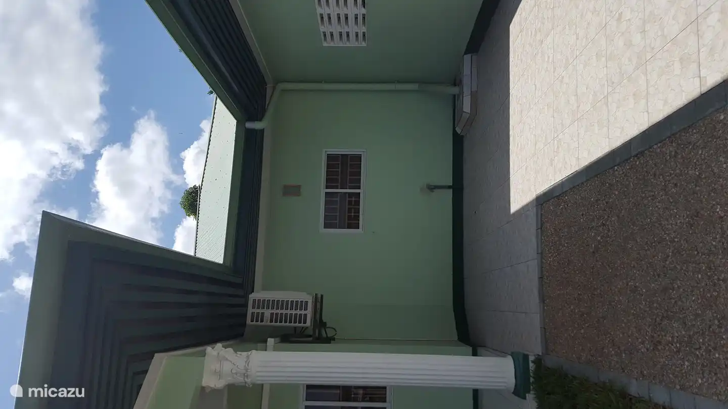 Zona de estar al aire libre, agradable por la noche.