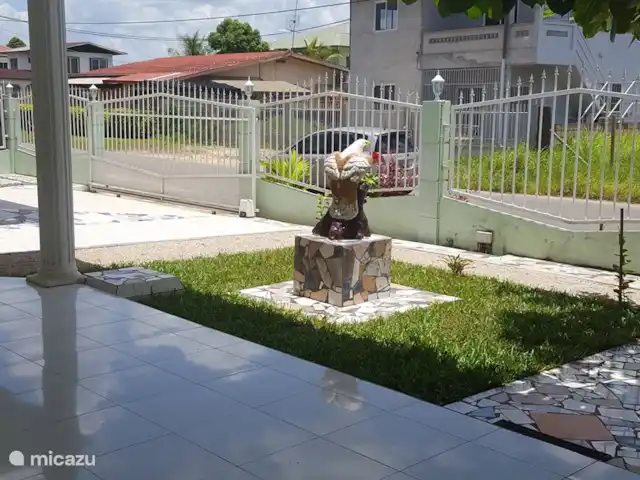 Location de Vacances Suriname, Paramaribo, Paramaribo, bungalow - Mi Dren Parvis, avec pelouse et aigle