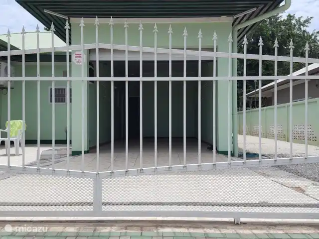 Location de Vacances Suriname, Paramaribo, Paramaribo, bungalow - Mi Dren Garage, de la rue