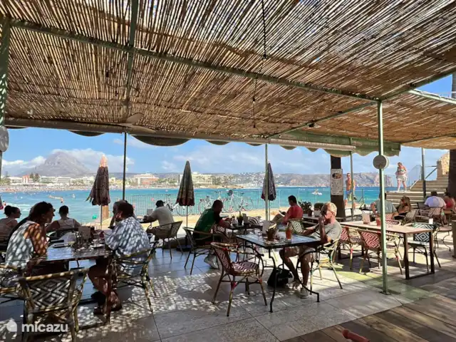 Appartement de plage de luxe La Gavina | Espagne, Costa Blanca, Jávea - appartement Profitez de socialiser, de manger et de boire sur la promenade avec une vue imprenable sur la mer - l’endroit idéal pour être ensemble