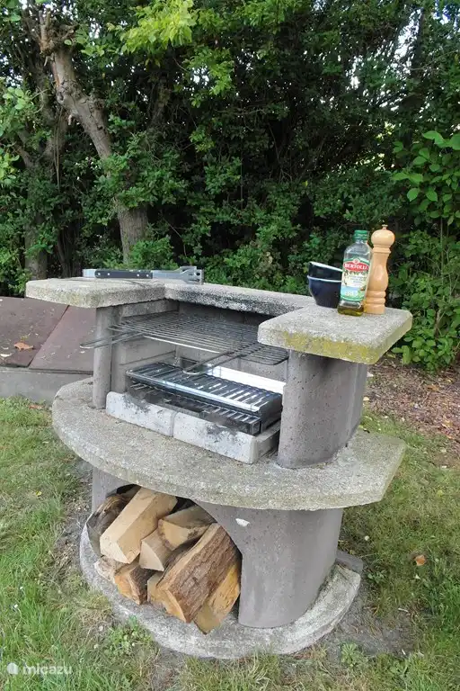 Barbecue mit Zubehör