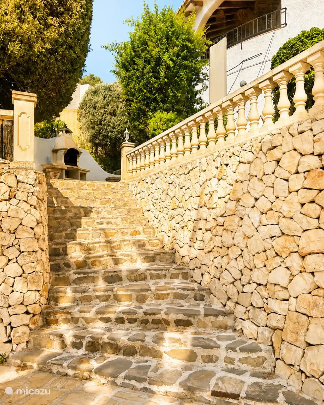 Treppen zum Pool