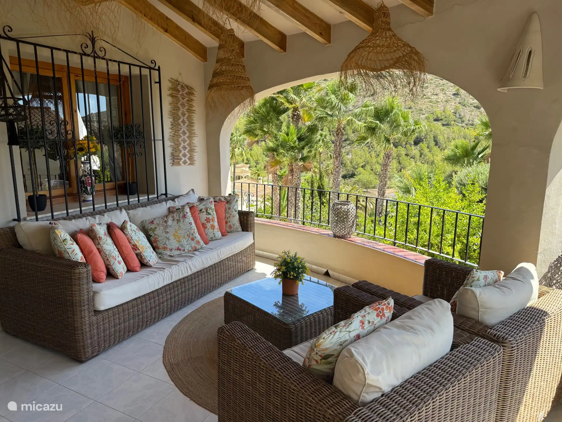 El salón está bajo el patio