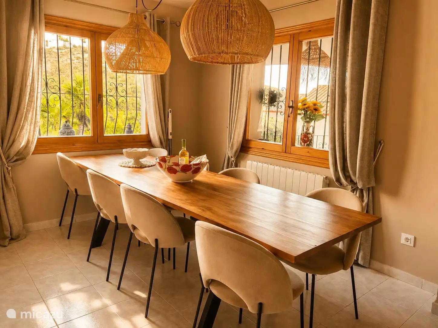 Indoor-Esstisch