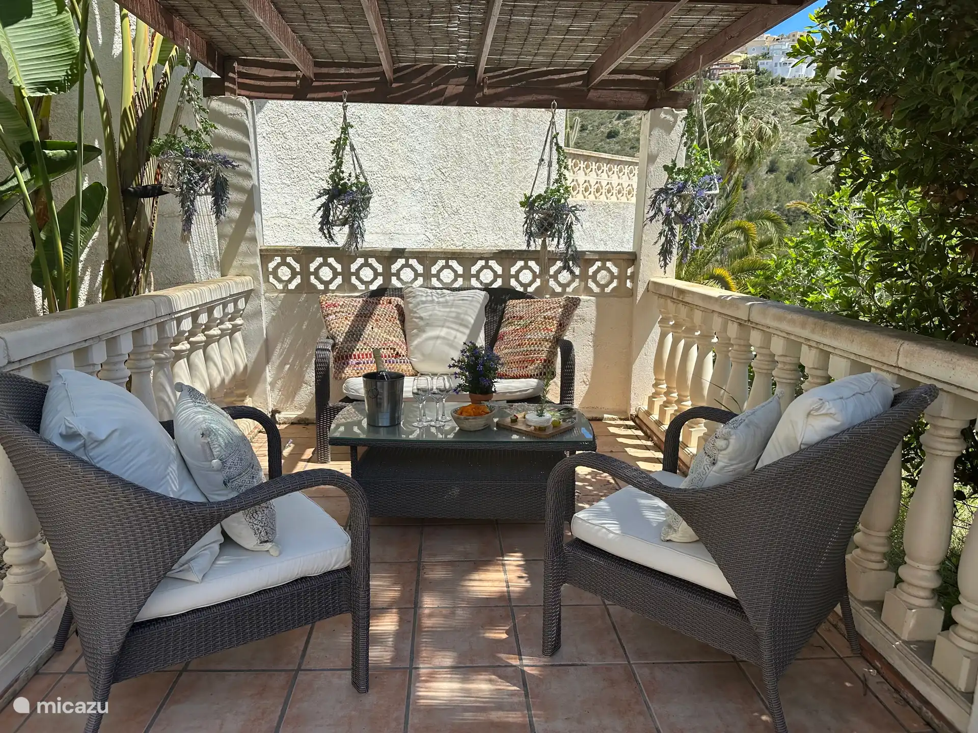 Schattiger Bereich am Pool