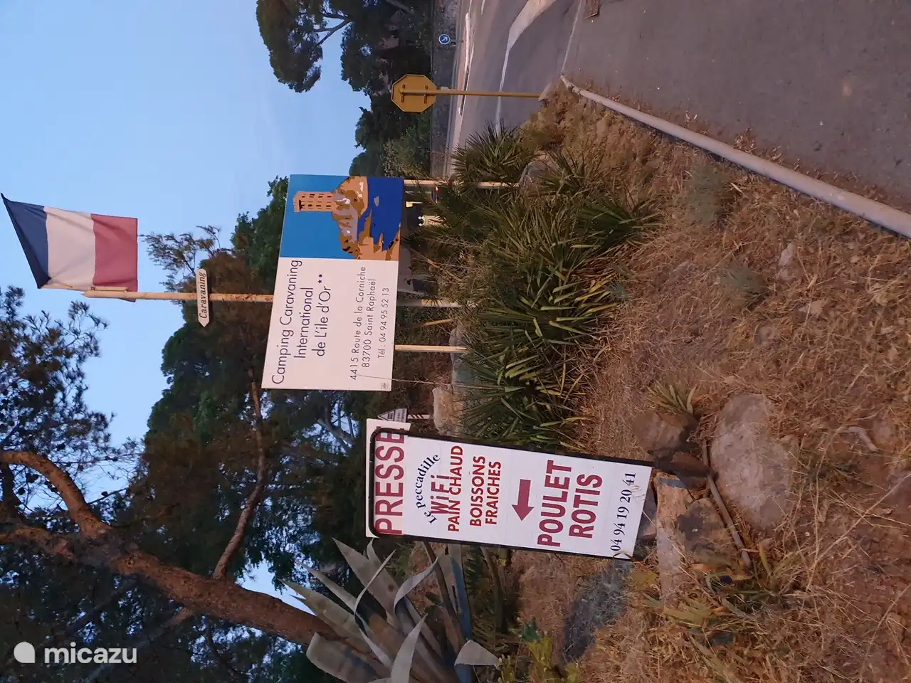 Zugang zum Campingplatz und zum Restaurant