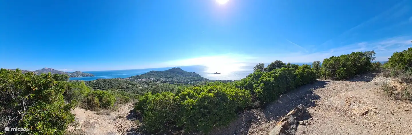 die Aussicht nach einem Spaziergang über dem Campingplatz