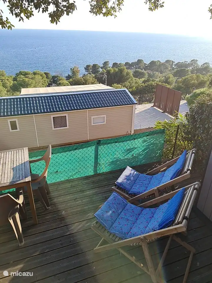 entspannt auf der Bänketerrasse sitzen