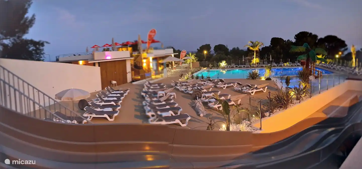 Das neue beheizte Schwimmbad mit Rutsche und Kinderbecken