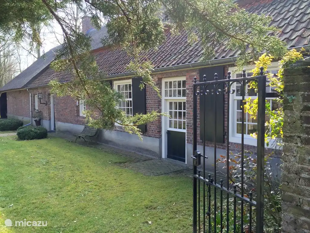 Familienferienhof 12 p. Hertenhoeve Lage Mierde NL Vorne + Eingang bauernhof