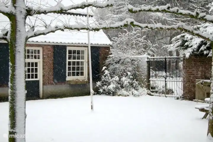 Familienferienhof 12 p. Hertenhoeve Lage Mierde NL Front + Zaun zum Garten