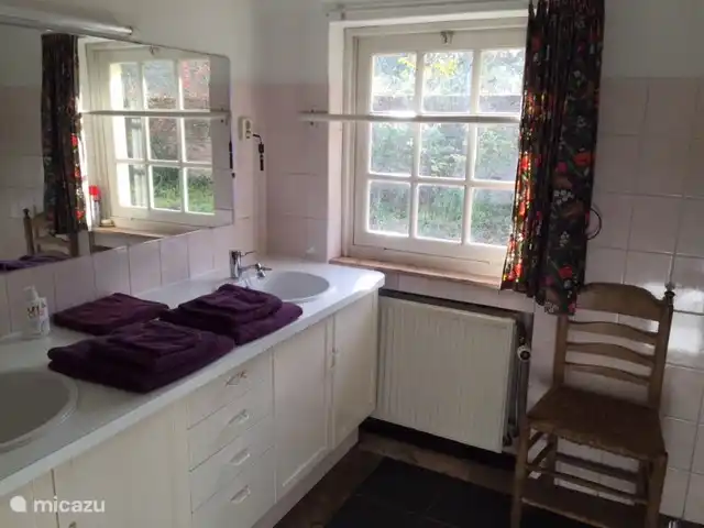 Le Hertenhoeve | Pays-Bas, Brabant-Septentrional, Reusel-De Mierden - ferme Ferme de vacances familiale 12 p. Hertenhoeve Lage Mierde NL
Salle de bain 1 rez-de-chaussée