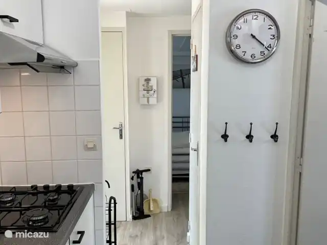 mobil home / caravana en Francia, Hérault, Cap d'Agde – Amplia casa móvil Les Sables d'Or Cocina a gas, campana extractora, equipada con todos los utensilios de cocina para una cocina extensiva