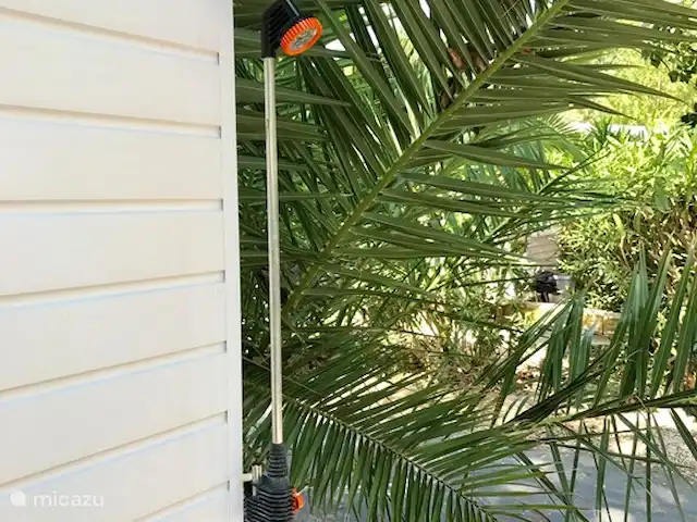 mobil home / caravana en Francia, Hérault, Cap d'Agde – Amplia casa móvil Les Sables d'Or la ducha al aire libre